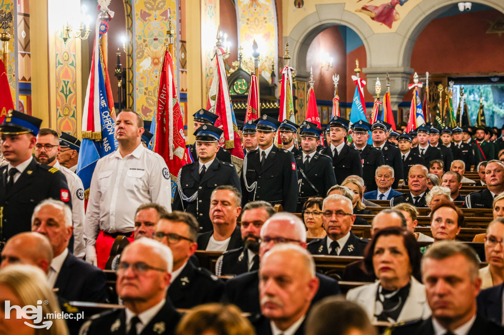 Samorządowcy i mundurowi w Sanktuarium w Chorzelowie