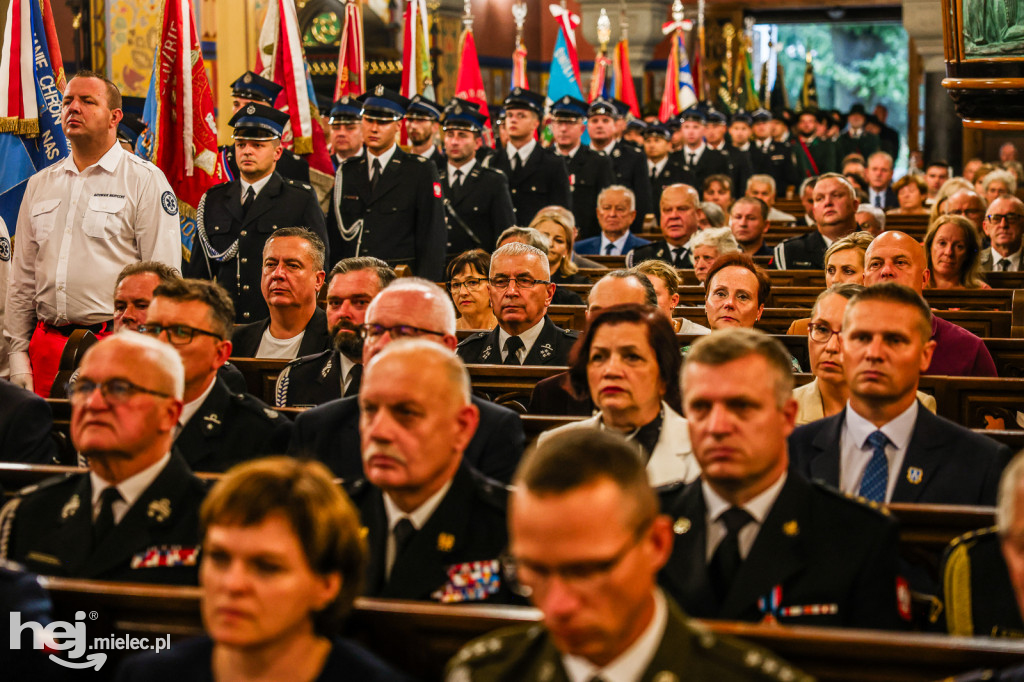 Samorządowcy i mundurowi w Sanktuarium w Chorzelowie