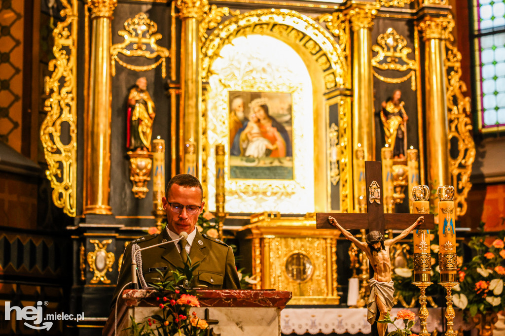 Samorządowcy i mundurowi w Sanktuarium w Chorzelowie