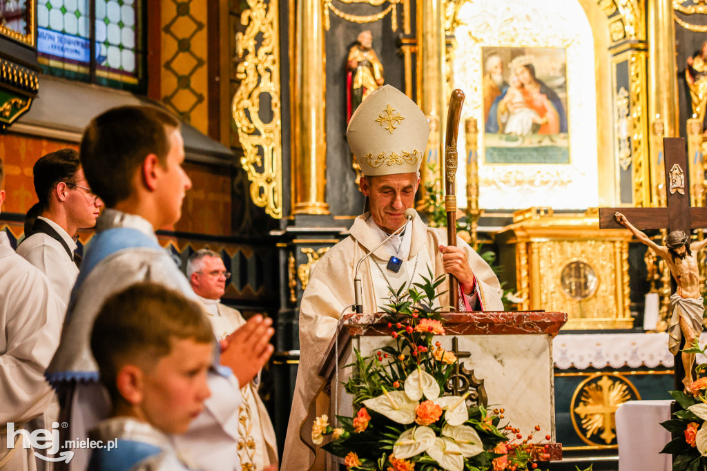 Samorządowcy i mundurowi w Sanktuarium w Chorzelowie