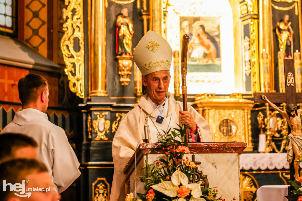 Samorządowcy i mundurowi w Sanktuarium w Chorzelowie