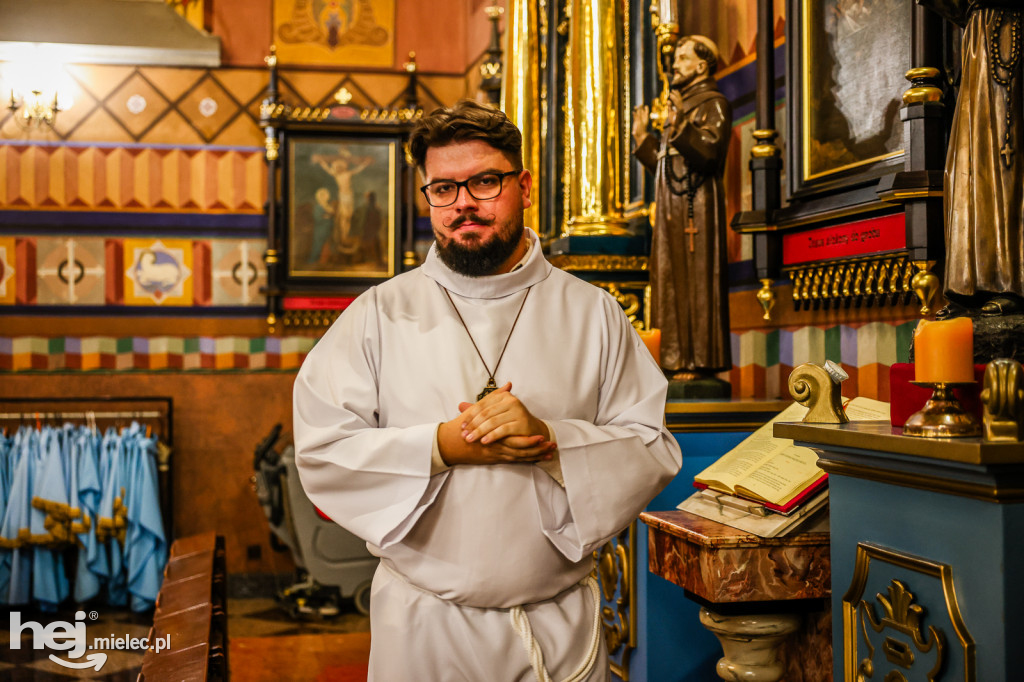 Samorządowcy i mundurowi w Sanktuarium w Chorzelowie