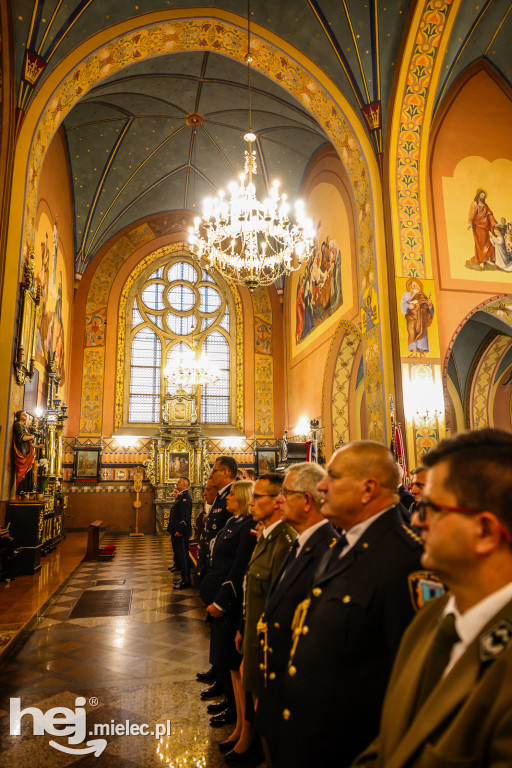 Samorządowcy i mundurowi w Sanktuarium w Chorzelowie