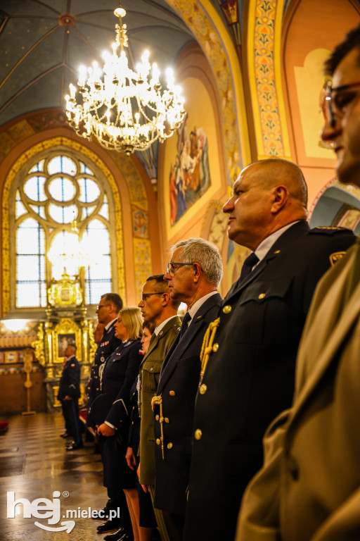 Samorządowcy i mundurowi w Sanktuarium w Chorzelowie