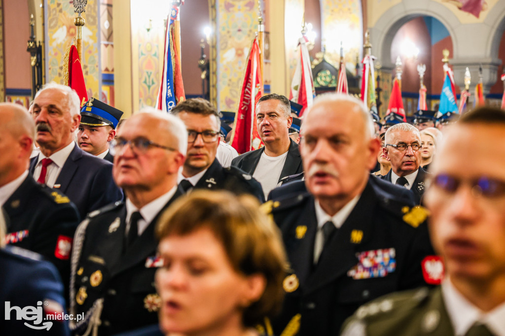Samorządowcy i mundurowi w Sanktuarium w Chorzelowie