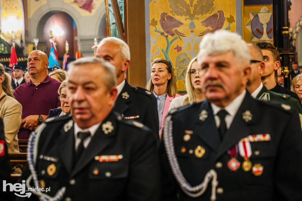 Samorządowcy i mundurowi w Sanktuarium w Chorzelowie