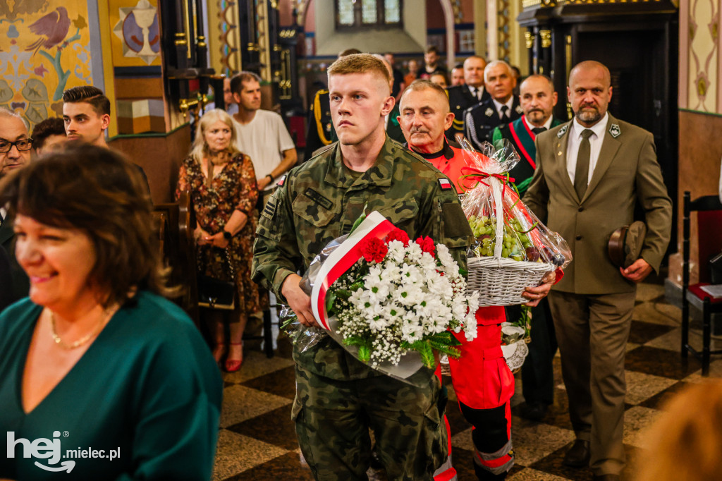 Samorządowcy i mundurowi w Sanktuarium w Chorzelowie