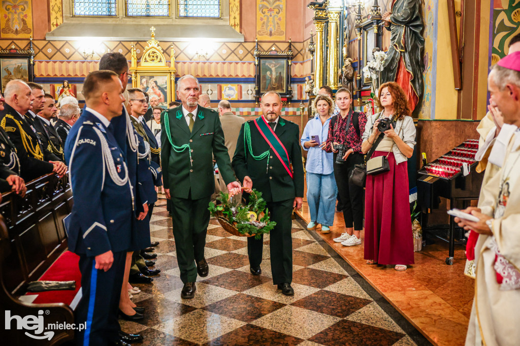 Samorządowcy i mundurowi w Sanktuarium w Chorzelowie