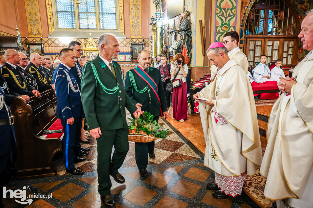 Samorządowcy i mundurowi w Sanktuarium w Chorzelowie