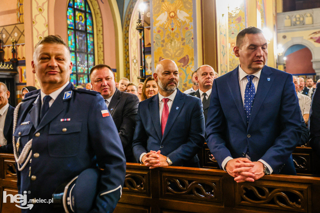 Samorządowcy i mundurowi w Sanktuarium w Chorzelowie