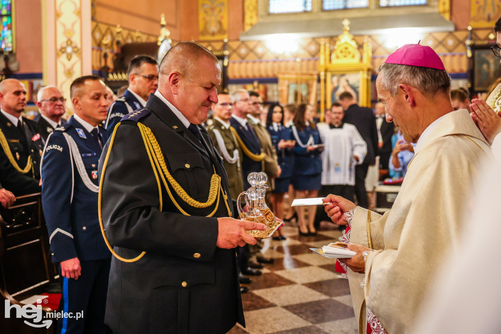 Samorządowcy i mundurowi w Sanktuarium w Chorzelowie
