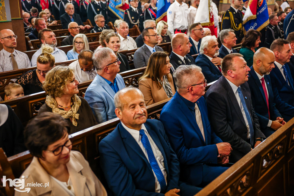 Samorządowcy i mundurowi w Sanktuarium w Chorzelowie