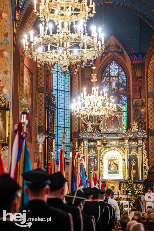 Samorządowcy i mundurowi w Sanktuarium w Chorzelowie