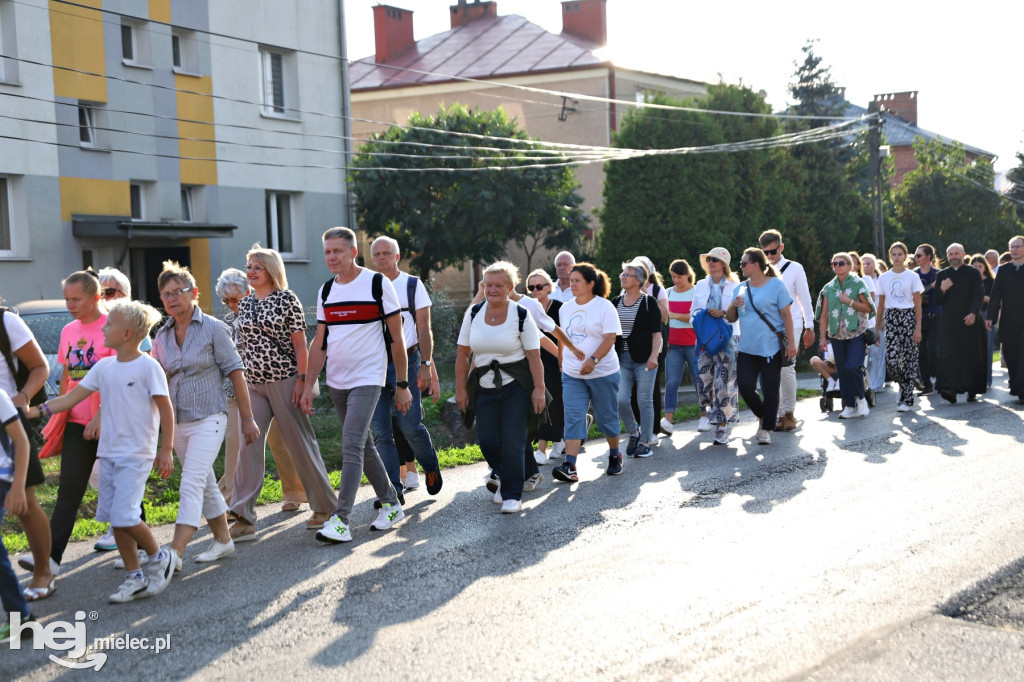Mieleckie grupy Pieszej Pielgrzymki Tarnowskiej pielgrzymowały do Chorzelowa