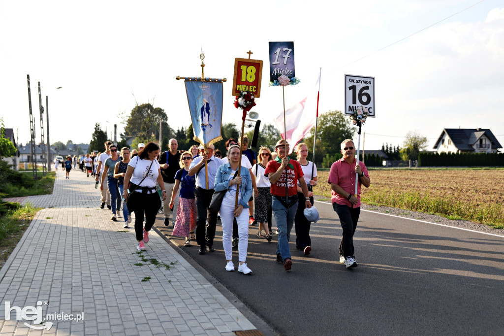Mieleckie grupy Pieszej Pielgrzymki Tarnowskiej pielgrzymowały do Chorzelowa