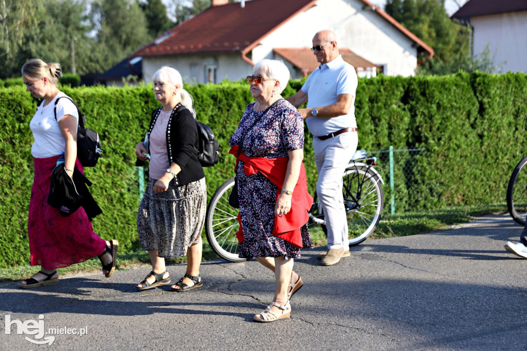Mieleckie grupy Pieszej Pielgrzymki Tarnowskiej pielgrzymowały do Chorzelowa
