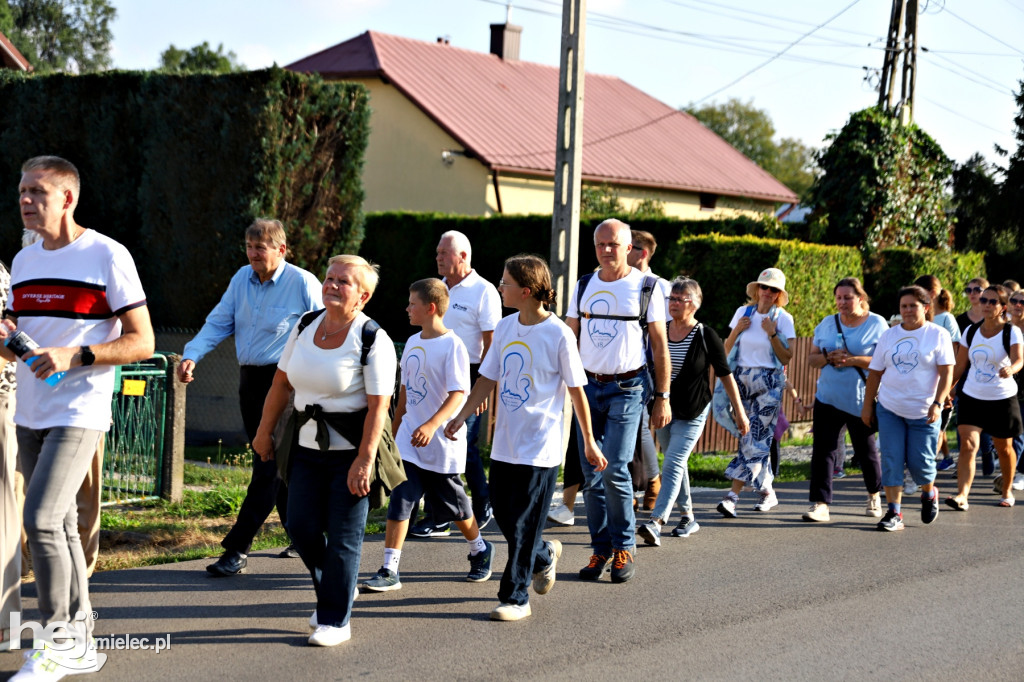 Mieleckie grupy Pieszej Pielgrzymki Tarnowskiej pielgrzymowały do Chorzelowa