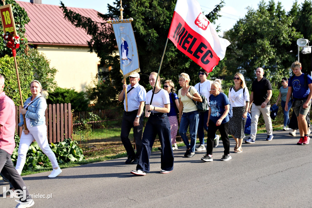 Mieleckie grupy Pieszej Pielgrzymki Tarnowskiej pielgrzymowały do Chorzelowa