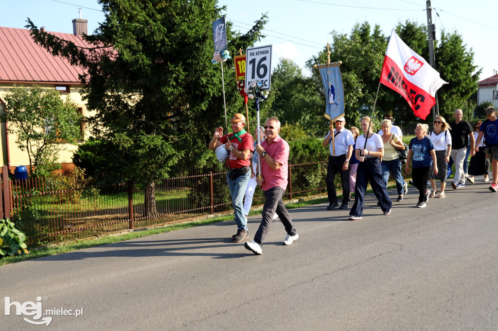 Mieleckie grupy Pieszej Pielgrzymki Tarnowskiej pielgrzymowały do Chorzelowa