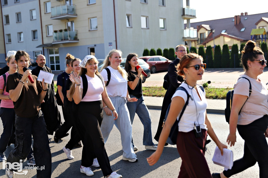 Mieleckie grupy Pieszej Pielgrzymki Tarnowskiej pielgrzymowały do Chorzelowa