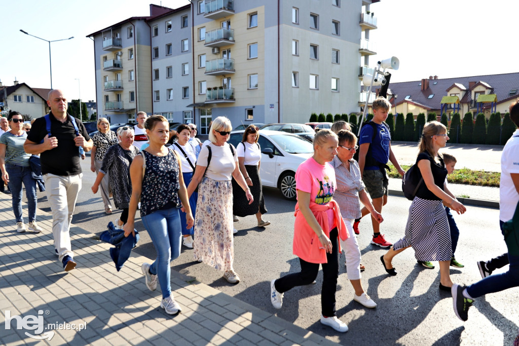 Mieleckie grupy Pieszej Pielgrzymki Tarnowskiej pielgrzymowały do Chorzelowa