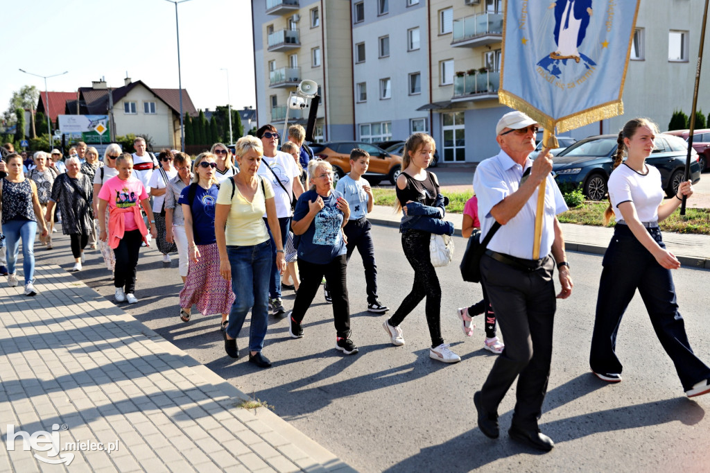 Mieleckie grupy Pieszej Pielgrzymki Tarnowskiej pielgrzymowały do Chorzelowa