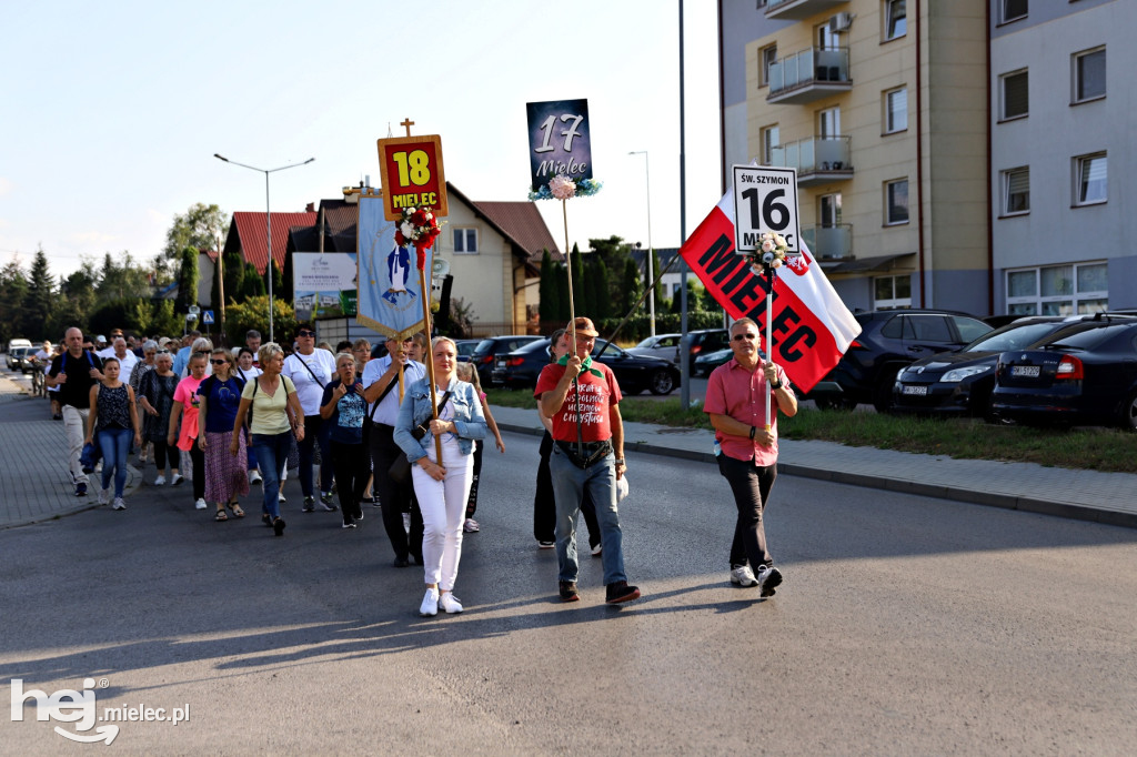 Mieleckie grupy Pieszej Pielgrzymki Tarnowskiej pielgrzymowały do Chorzelowa