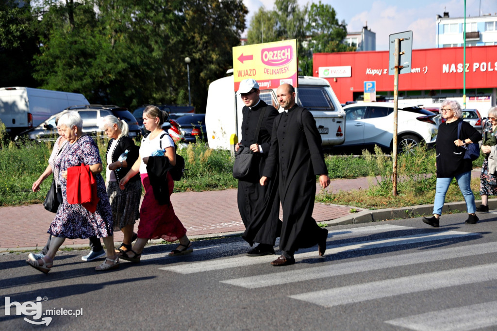 Mieleckie grupy Pieszej Pielgrzymki Tarnowskiej pielgrzymowały do Chorzelowa