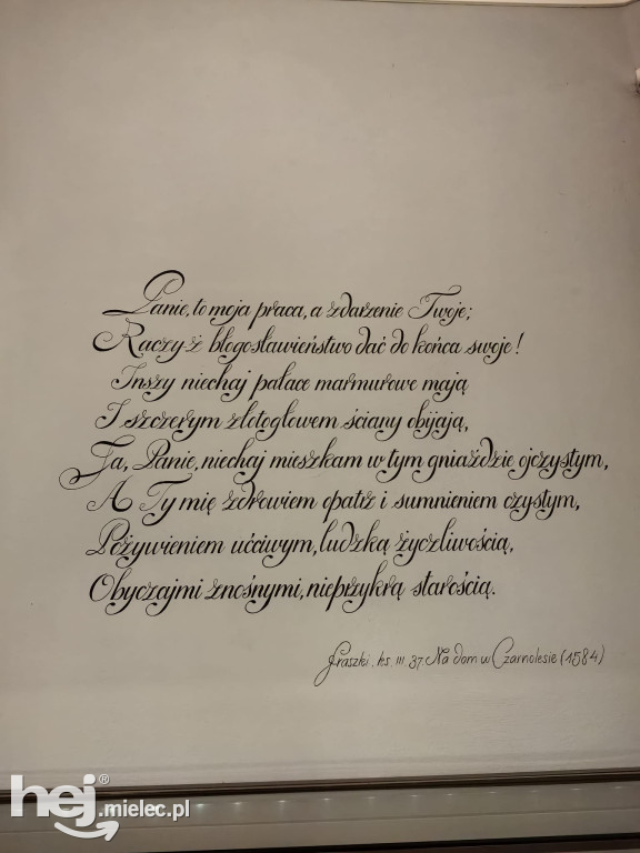 Uczniowie SP 9 w Mielcu czytali Kochanowskiego w Czarnolesie