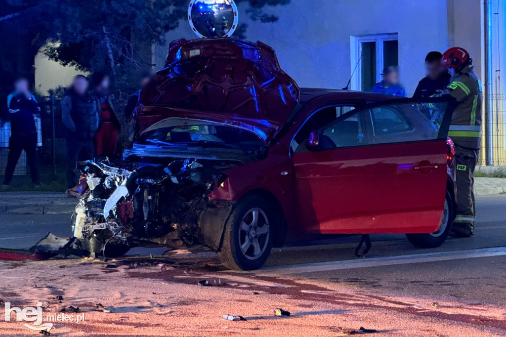 Dachowanie w Rudzie: lexus i kia