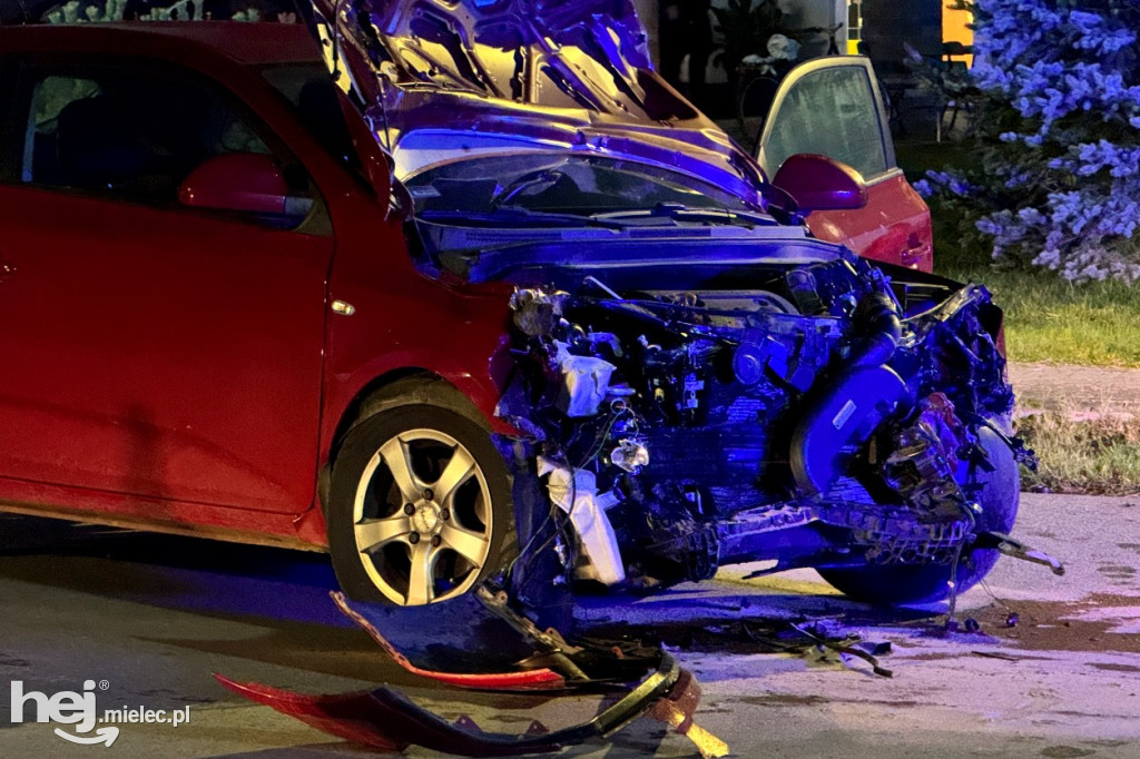 Dachowanie w Rudzie: lexus i kia