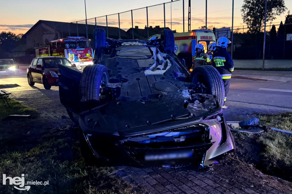 Dachowanie w Rudzie: lexus i kia