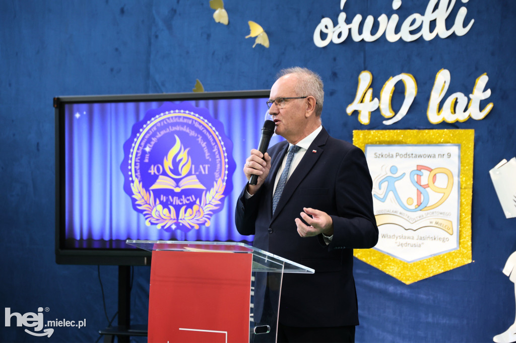 40-lecie szkoły im. „Jędrusia”. Odsłonili tablicę