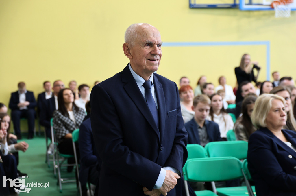 40-lecie szkoły im. „Jędrusia”. Odsłonili tablicę