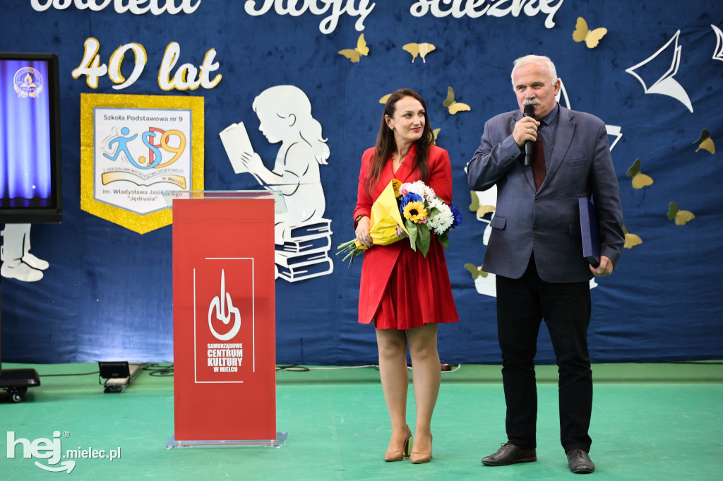 40-lecie szkoły im. „Jędrusia”. Odsłonili tablicę