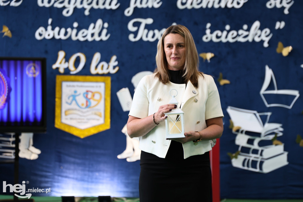 40-lecie szkoły im. „Jędrusia”. Odsłonili tablicę