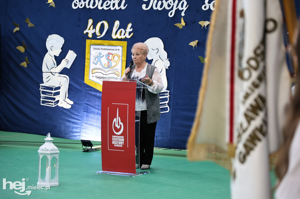 40-lecie szkoły im. „Jędrusia”. Odsłonili tablicę