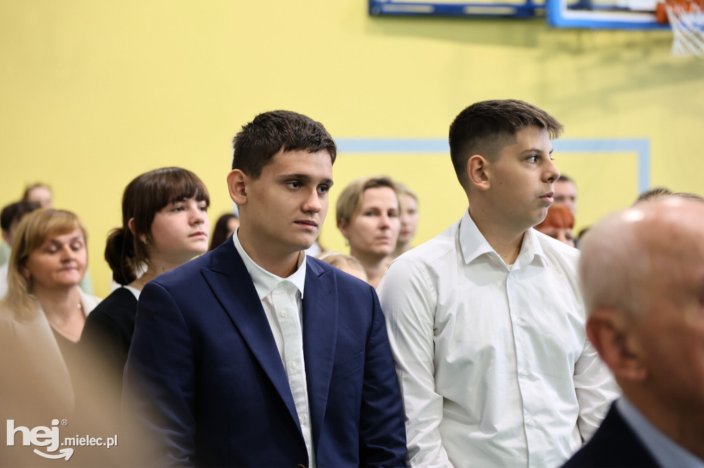40-lecie szkoły im. „Jędrusia”. Odsłonili tablicę