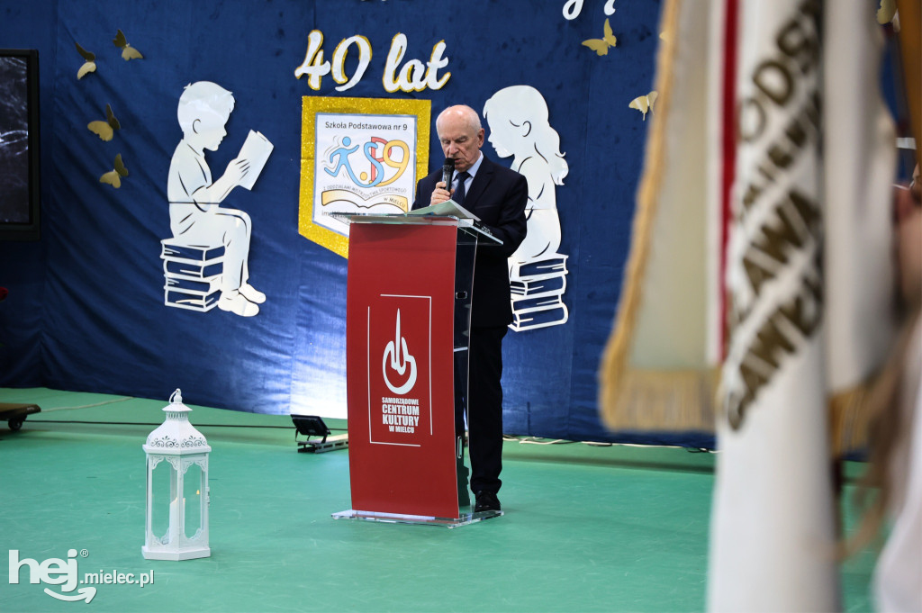 40-lecie szkoły im. „Jędrusia”. Odsłonili tablicę
