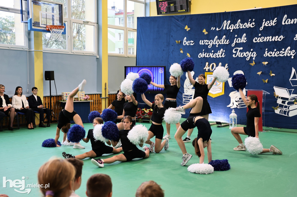 40-lecie szkoły im. „Jędrusia”. Odsłonili tablicę