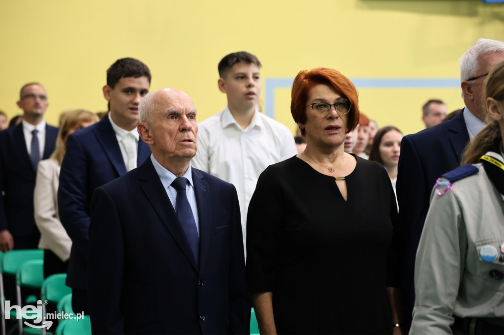 40-lecie szkoły im. „Jędrusia”. Odsłonili tablicę