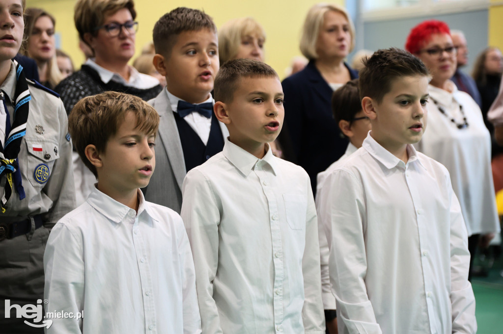 40-lecie szkoły im. „Jędrusia”. Odsłonili tablicę