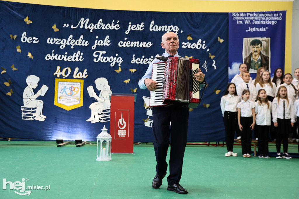 40-lecie szkoły im. „Jędrusia”. Odsłonili tablicę