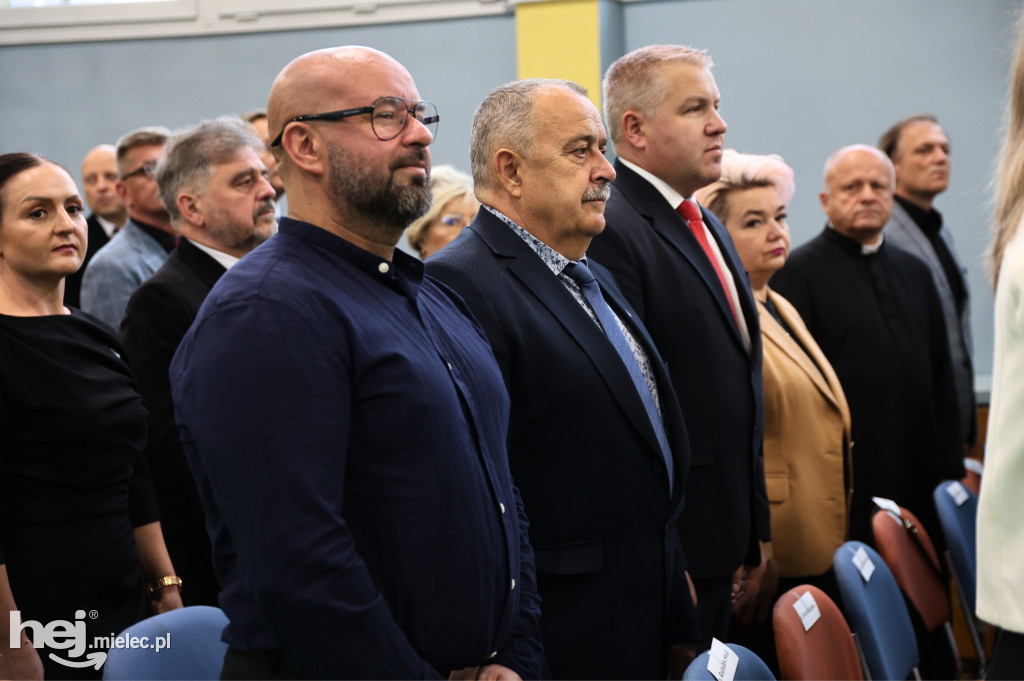 40-lecie szkoły im. „Jędrusia”. Odsłonili tablicę