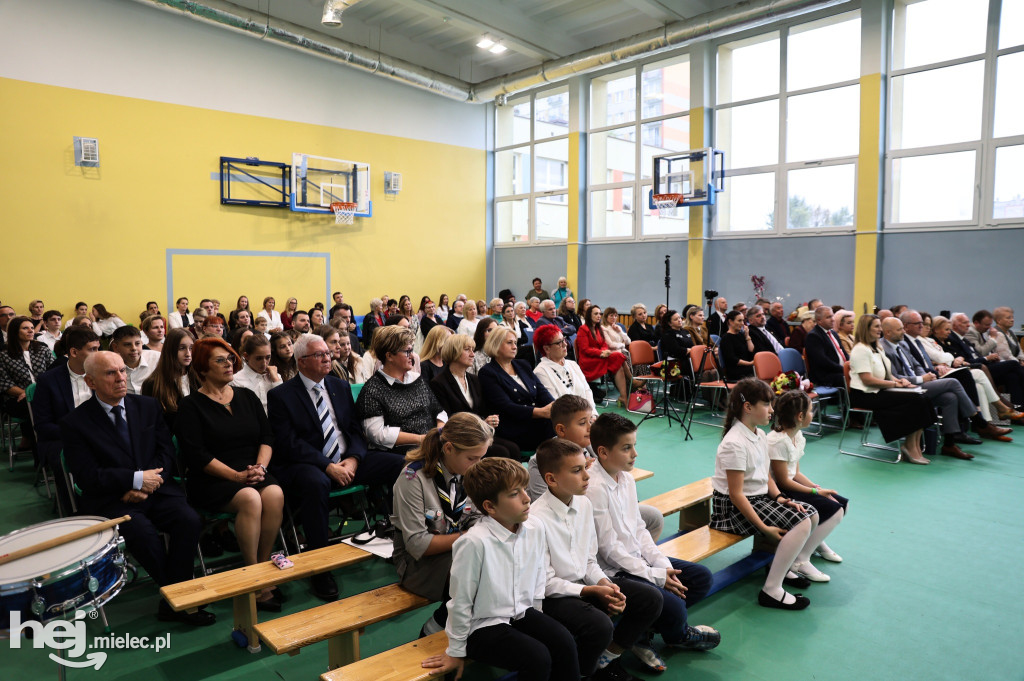 40-lecie szkoły im. „Jędrusia”. Odsłonili tablicę