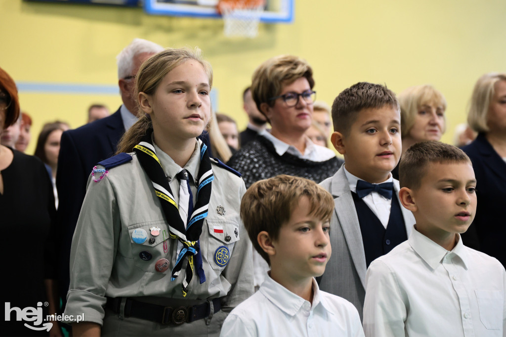 40-lecie szkoły im. „Jędrusia”. Odsłonili tablicę