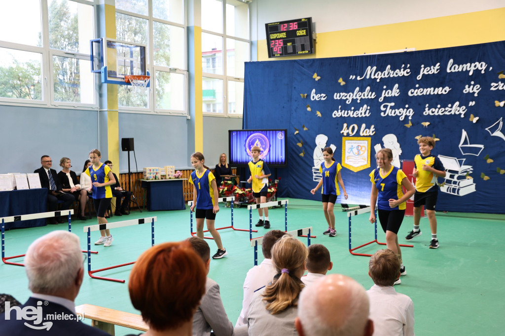 40-lecie szkoły im. „Jędrusia”. Odsłonili tablicę