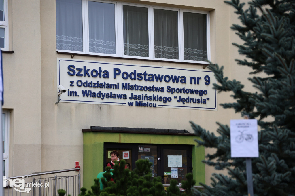 40-lecie szkoły im. „Jędrusia”. Odsłonili tablicę