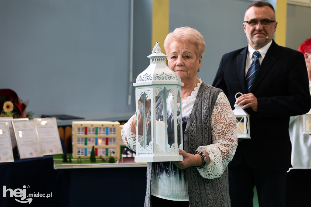 40-lecie szkoły im. „Jędrusia”. Odsłonili tablicę
