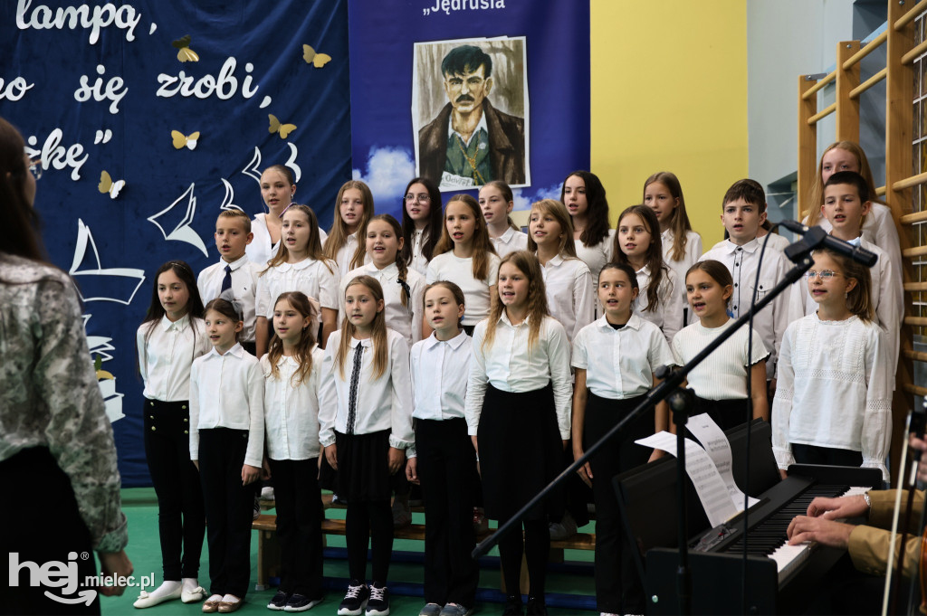 40-lecie szkoły im. „Jędrusia”. Odsłonili tablicę